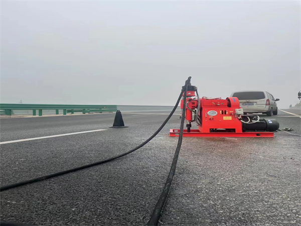 郊区马路路基路面开裂下沉注浆加固灌浆