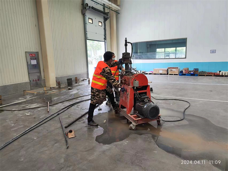 郊区厂房地面下沉塌陷注浆加固施工